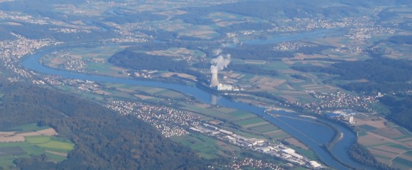 Svisa Mezlando kun la nuklea centralo Leibstadt